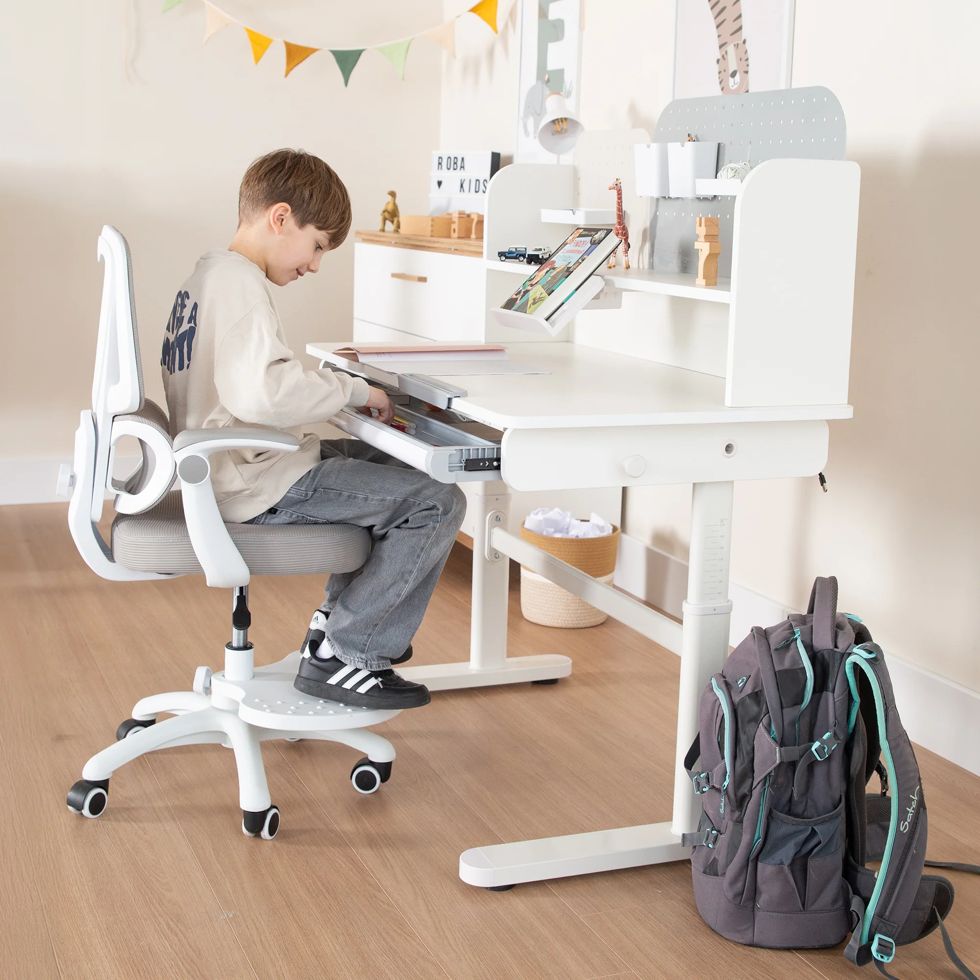 Schreibtisch mit Schublade weiß - Höhenverstellbarer Kinderschreibtisch 62-78 cm - Ergonomischer Kinderschreibtisch mit Stauraum - Für Kinder & Jugendliche - Inkl. Schubfach - 110x60 cm - Modernes Design - Stabil & Pflegeleicht - Image 14