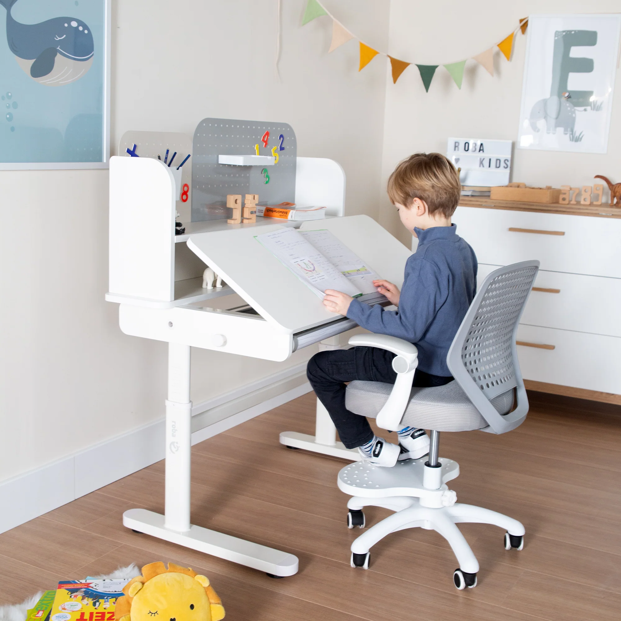Schreibtisch neigbar mit Schublade weiß - Höhenverstellbarer Kinderschreibtisch 62-78 cm - Mit neigbarer Arbeitsplatte & Stauraum - Für Kinder & Jugendliche - Ergonomisch & funktional - 110x60 cm - Modernes Design - Image 16