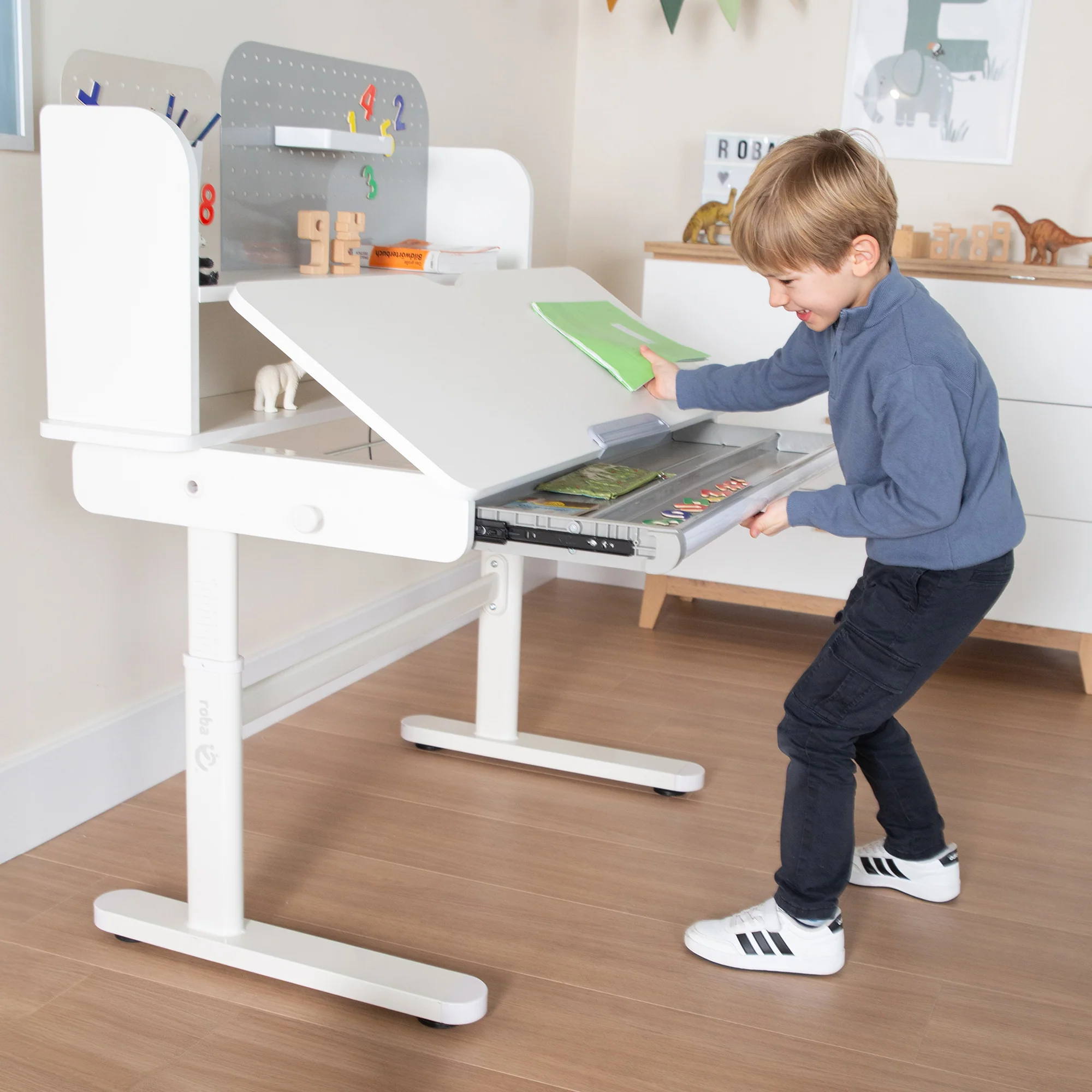 Schreibtisch neigbar mit Schublade weiß - Höhenverstellbarer Kinderschreibtisch 62-78 cm - Mit neigbarer Arbeitsplatte & Stauraum - Für Kinder & Jugendliche - Ergonomisch & funktional - 110x60 cm - Modernes Design - Image 17