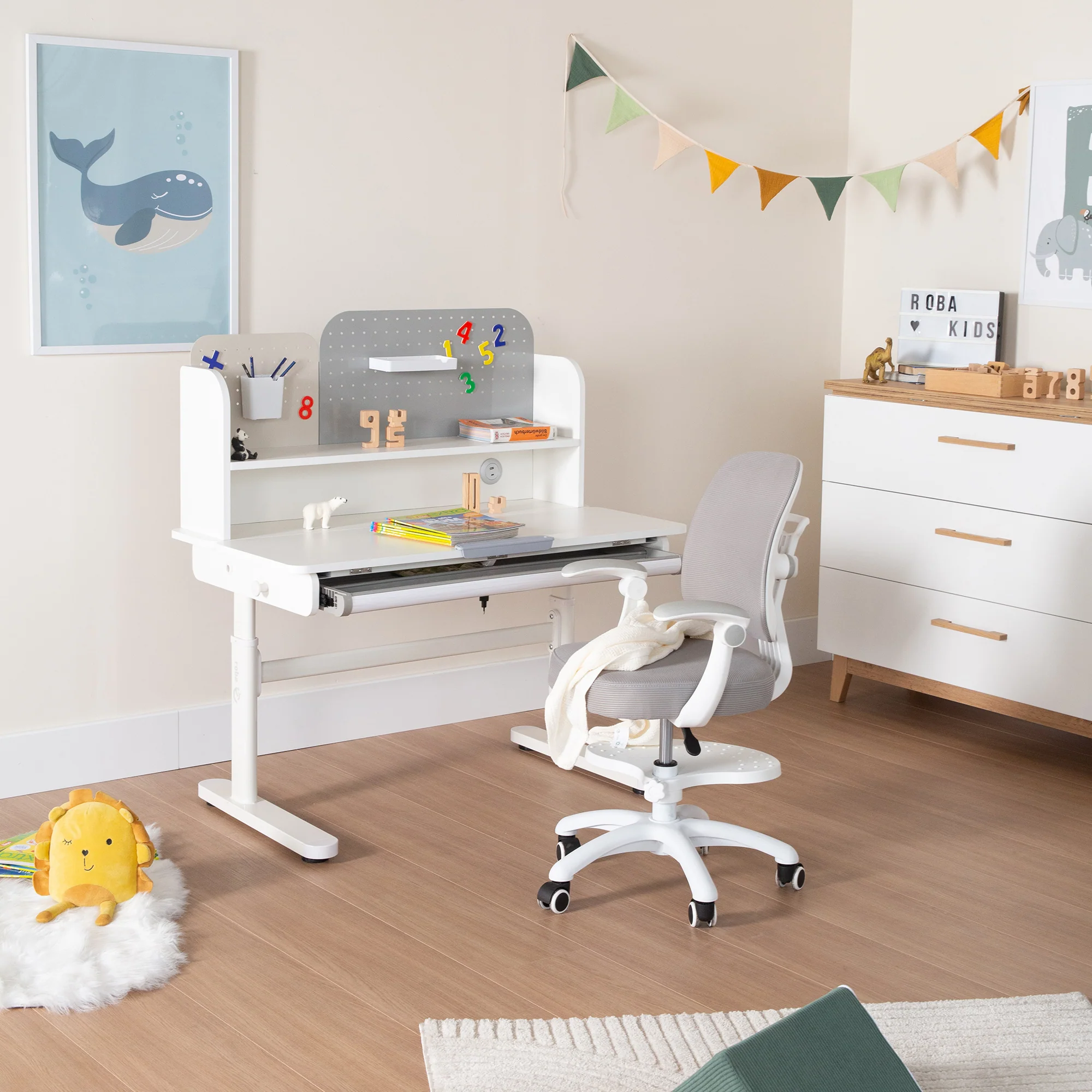 Schreibtisch neigbar mit Schublade weiß - Höhenverstellbarer Kinderschreibtisch 62-78 cm - Mit neigbarer Arbeitsplatte & Stauraum - Für Kinder & Jugendliche - Ergonomisch & funktional - 110x60 cm - Modernes Design - Image 19